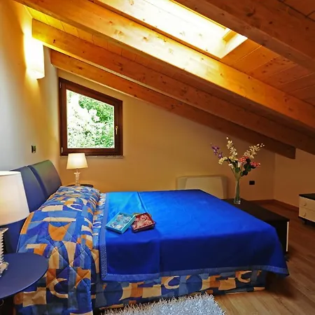 Sleeps 8 Pool T421308 * Argegno
